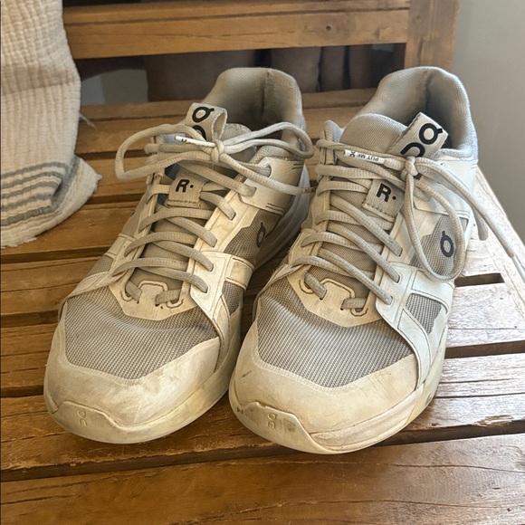 On Running THE ROGER - Picture 3 of 8